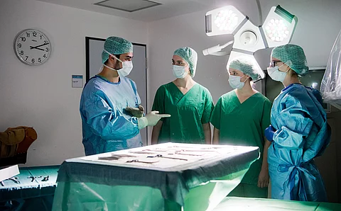 Medizinstudenten im «Skills Lab»: Wer in Deutschland Medizin studiert, soll auch hier arbeiten, fordert die CDU.