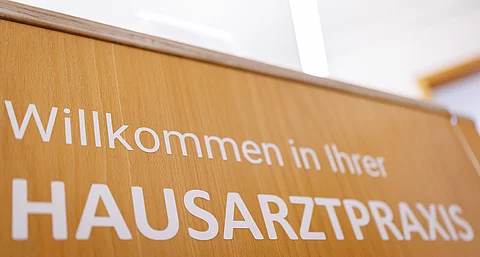 „Willkommen in Ihrer Hausarztpraxis“ 