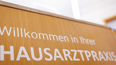 „Willkommen in Ihrer Hausarztpraxis“ „Willkommen in Ihrer Hausarztpraxis“