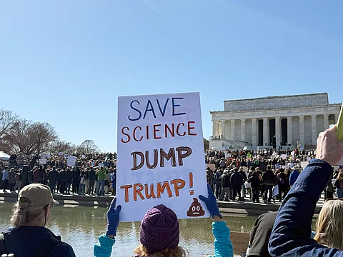 Wissenschaftler protestieren vor dem Lincoln Memorial.