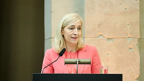 Bundesgesundheitsministerin Warken findet klare Worte gegen Gewalt an medizinischem Personal.