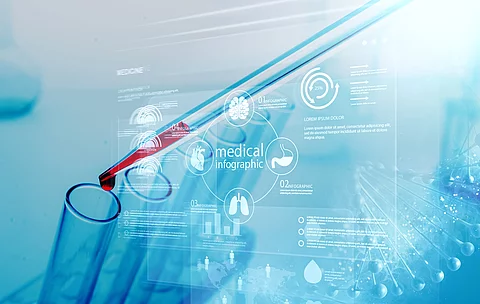 Labor; Blutrote Flüssigkeit wird mit Pipette in ein Reagenzglas getropft