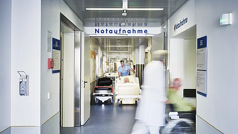 Schrecksekunde in der Notaufnahme - ein Patient hat eine Waffe im Rucksack Schrecksekunde in der Notaufnahme - ein Klinikmitarbeiter entdeckt eine Waffe