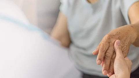Ältere Patientin: Ältere Krebspatienten in Behandlungsrichtlinien unterrepräsentiert