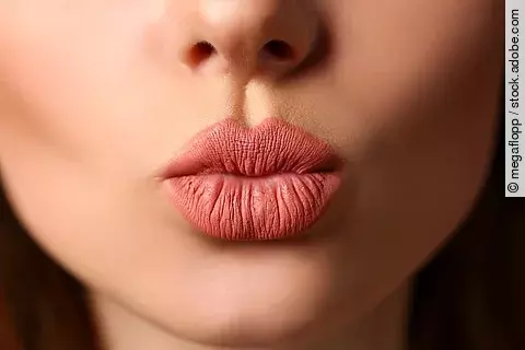 Küssen erlaubt -  auch mit Zöliakie: Das Risiko einer Glutenübertragung ist minimal