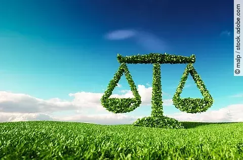 Die Waage darf nicht kippen: Arzniemittelverfügbarkeit und Gewässerschutz muss beides gedacht werden.