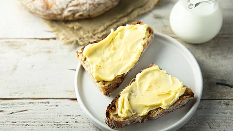 Frisches Butterbrot - köstlich, aber nicht wirklich gut für die Gesundheit Frisches Butterbrot - köstlich, aber nicht wirklich gut für die Gesundheit