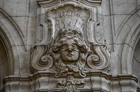 Justitia: Am 14. Juli soll vor dem Landgericht der Prozess gegen einen Palliativmediziner wegen 15-fachen Mordes beginnen.