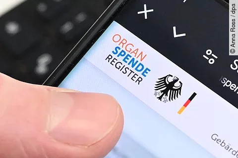 urn:newsml:dpa.com:20090101:241205-935-358167