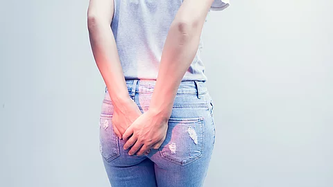 Woman hand holding her bottom because having Abdominal pain and 