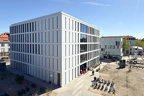 urn:newsml:dpa.com:20090101:260422-911-012878