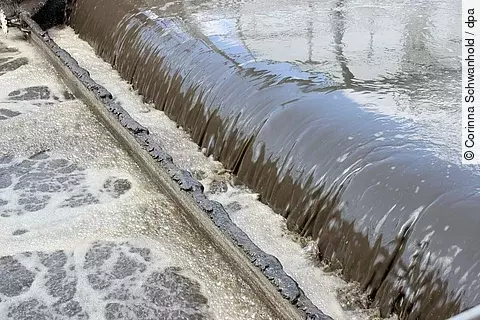 Abwasser mit Mikroschadstoffen – wer zahlt?