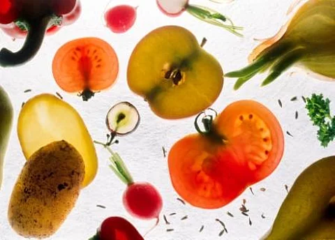 Obst und Gemüse in Wasser