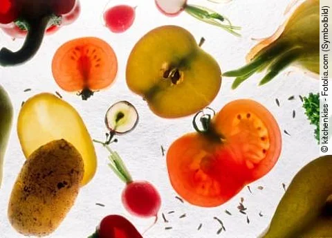 Obst und Gemüse in Wasser