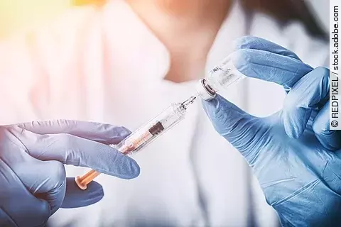 injecting injection vaccine vaccination medicine flu woman docto