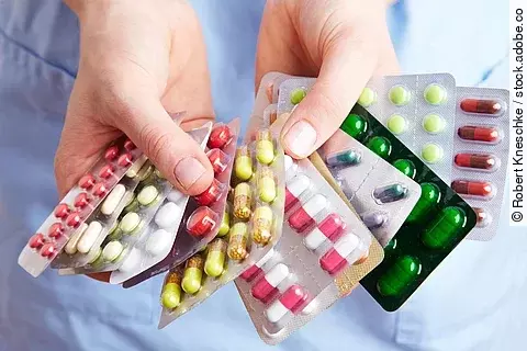 Rekordausgaben für Arzneien: Krankenkassen fordern Kurswechsel