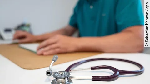 Künstliche Intelligenz: Ihr Einsatz in der Arztpraxis kann Misstrauen säen. Künstliche Intelligenz: Ihr Einsatz in der Arztpraxis kann Misstrauen säen.