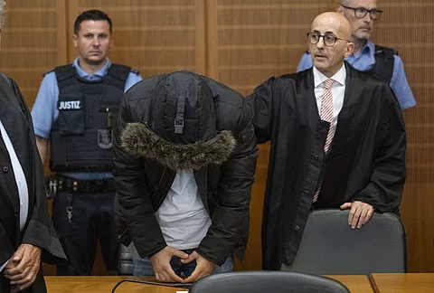 Der Angeklagte Alaa M. im Gerichtssaal des OLG Frankfurt: Der sogenannte Folterarzt geht in Revision.
