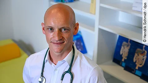 Der erste Absolvent der Ausbildung junger Mediziner in Ungarn startet seine Arbeit als Hausarzt in Zwickauer Praxis.